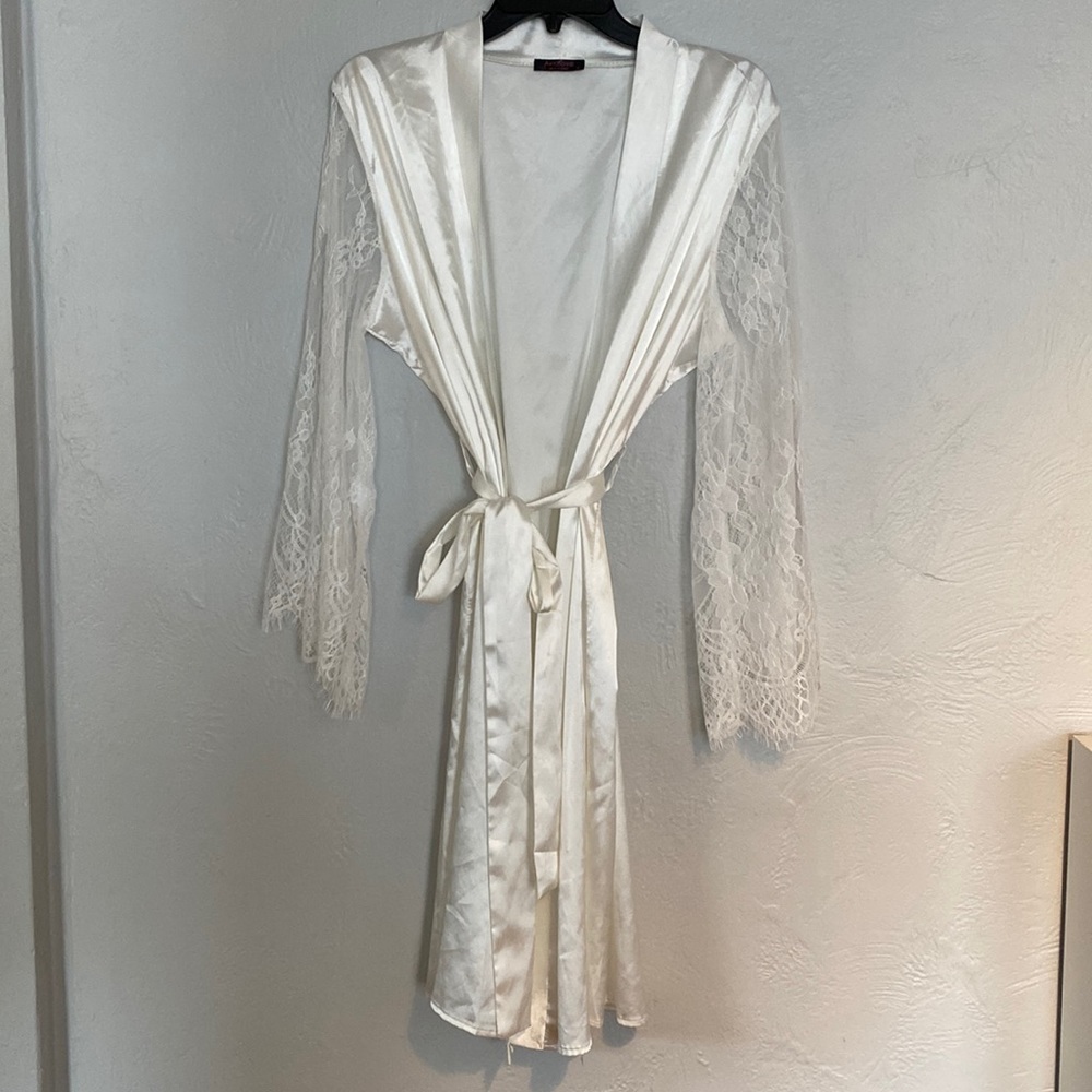 White Belted Satin Poly Robe with Lace Sleeves XL